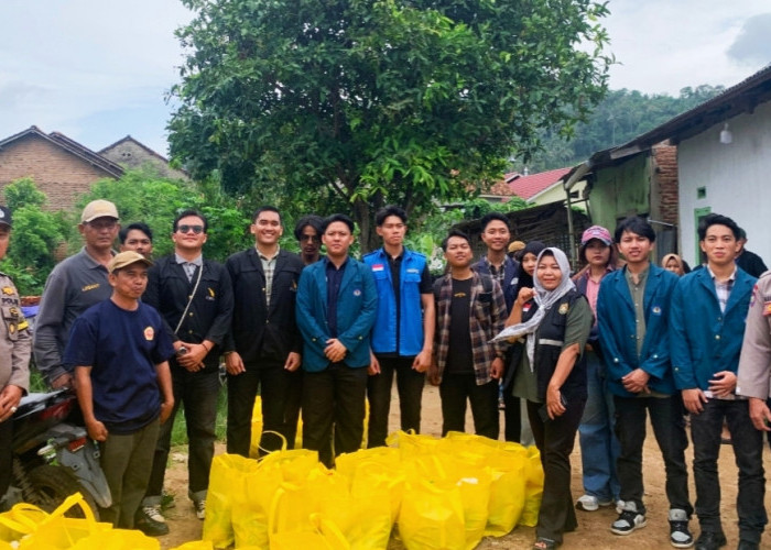 Giat Kemanusian, Aliansi Mahasiswa Lampung bersama Polda Bagikan Sembako Kepada Masyarakat Bandar Lampung