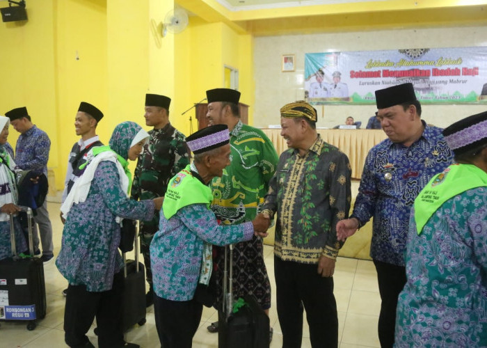 Bupati Lampung Timur Lepas Keberangkatan 386 CJH