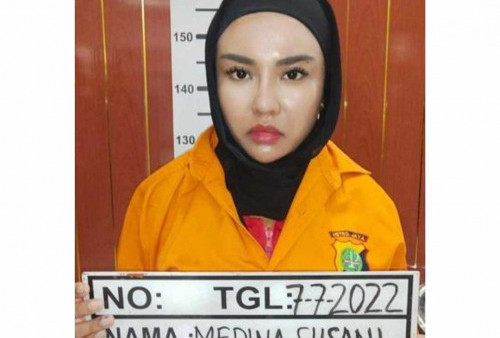 Medina Zein Resmi Ditahan Polisi, Begini Penampakannya Pakai Rompi Orange