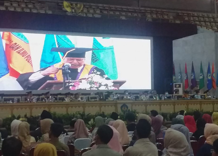 Pengukuhan Guru Besar Universitas Lampung, Prof. Muhammad Fuad Ajak Lawan Korupsi lewat Sastra 