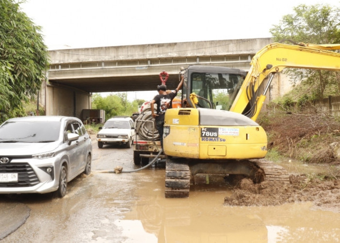 HKA dan BTB Lakukan Normalisasi Irigasi, Solusi Atasi Genangan Air di Jalan Penghubung Lampung Tengah