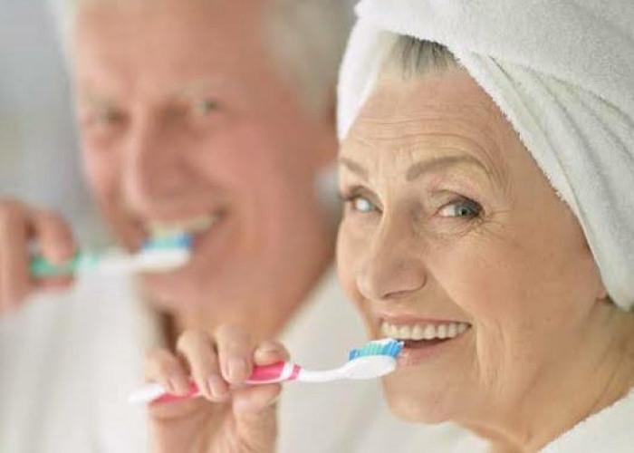 Cegah Kerusakan Gigi Pada Lansia, Inilah 6 Tips Merawat Kesehatan Mulut 
