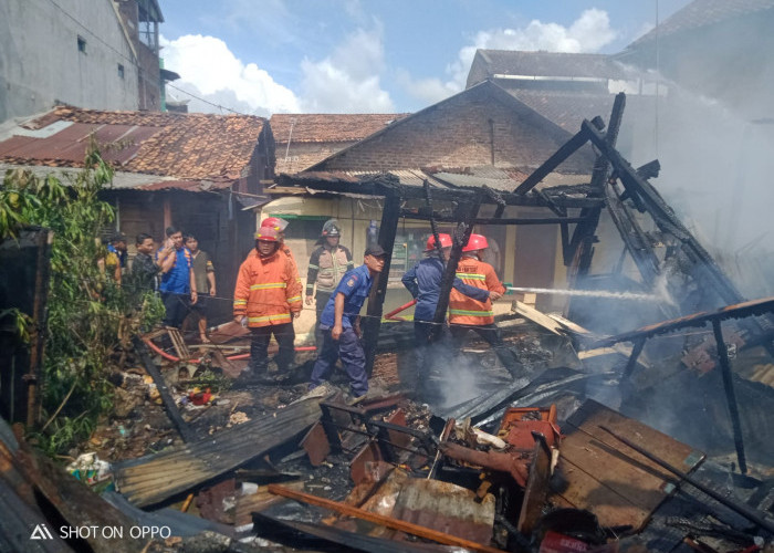 Sumber Api diduga Dari Kompor, 6 Unit Rumah Terbakar 