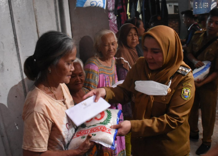 Tanggap, Wali Kota Bandar Lampung Salurkan Bantuan Kepada Korban Banjir Total Rp 1,5 Miliar 
