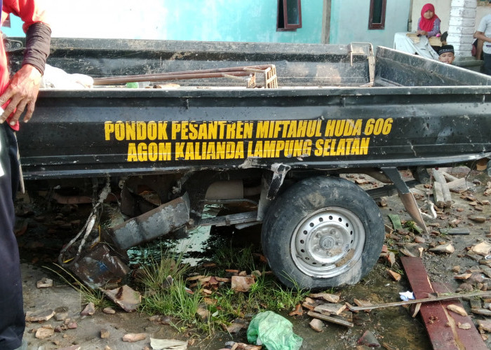 Mobil Pikap Hantam Rumah Warga Di Lampung Selatan, 2 Orang Tewas dan 5 Luka-Luka