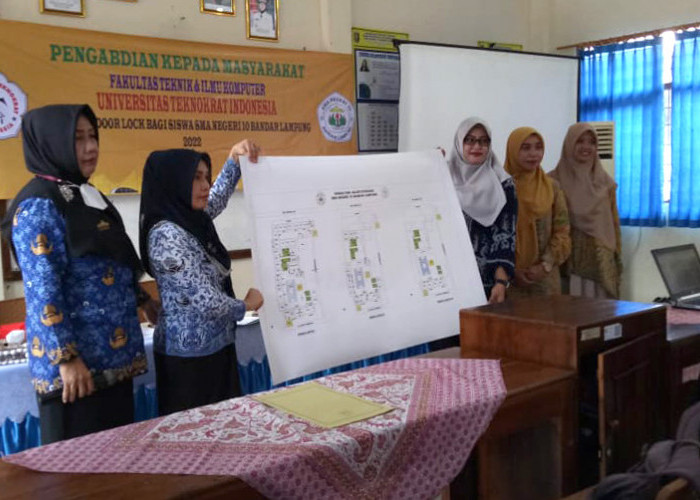 Dosen UTI Berikan Pelatihan Embedded System di SMAN 10 Bandar Lampung 