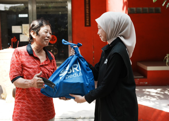 Tebar Kepedulian di Hari Raya Waisak, BRI Peduli Bagikan 1.000 Paket Sembako bagi Umat Buddha