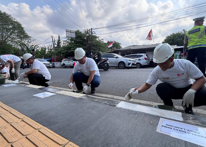 Seribu Lebih Warga Lampung Dapat Penghasilan dari Program Padat Karya Pemeliharaan Jalan Nasional