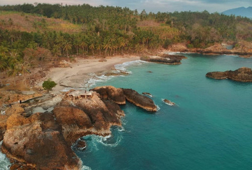 Pantai Marina Lampung Selatan, Wisata Alam yang Memukau dengan Jajaran Batu Karang