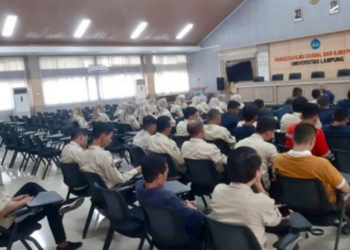 Fisip Unila Tekankan Profesionalitas Dalam Bekerja, Gelar Evaluasi dan Briefing Internal Tendik