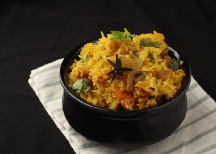 Resep Nasi Kuning Rice Cooker: Anti Gagal, Pulen, Harum, Dan Awet!