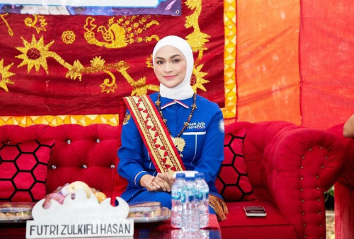 Resmi Cerai dengan Anak Amien Rais dan Kini Berganti Nama Putri Zulkifli Hasan, Persiapan Nyaleg? 