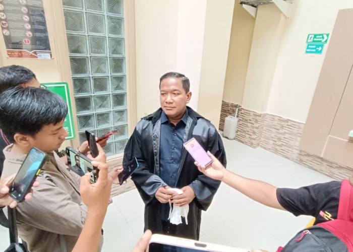 Diperiksa Sebagai Tersangka Dugaan Korupsi Honorer, Sekda Lamteng Welly Adiwantra Dicecar 40 Pertanyaan