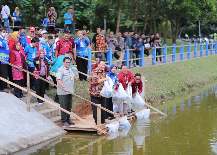 Wujudkan Green And Clean Campus, Unila Adakan Pencanangan Gerakan Nasional Lada Lampung dan Tabur Benih Ikan
