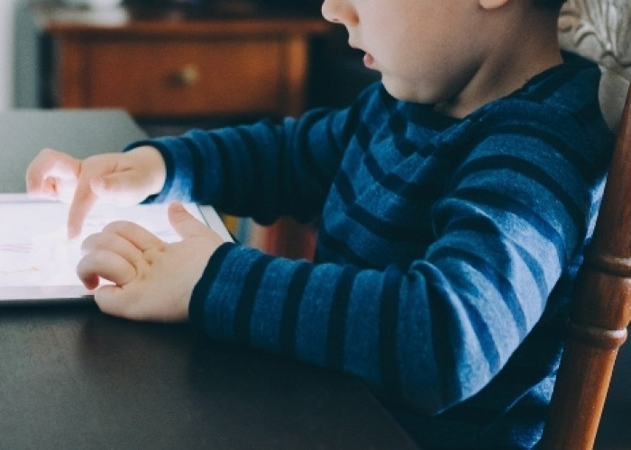 Bunda Wajib Coba, Ini 5 Cara yang Bisa Orang Tua Lakukan untuk Batasi Screen Time Anak