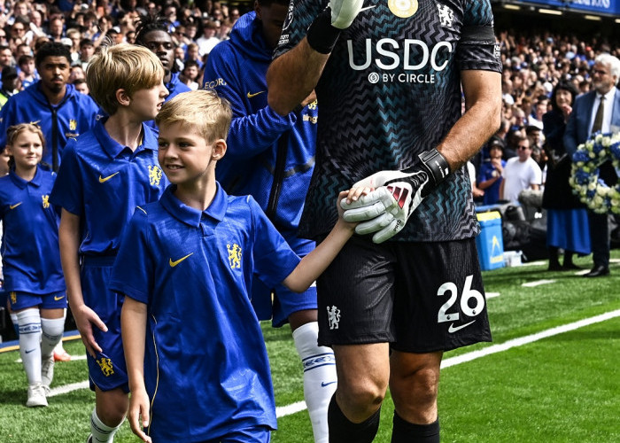 Debut Manis Emiliano Martinez Bersama Chelsea Ditandai Kemenangan Dramatis di Stamford Bridge