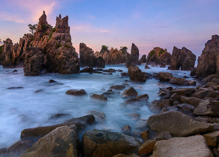 Pesona Menakjubkan Wisata Pantai Gigi Hiu di Lampung