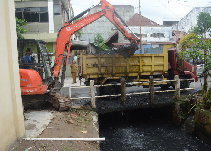 Di Tangah Cuaca Hujan, Pemkot Bandar Lampung Rampungkan Sejumlah Proyek Infrastruktur untuk Atasi Banjir