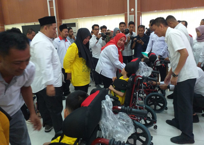 37 Anak Disabilitas di Bandar Lampung Dapat Bantuan Kursi Roda