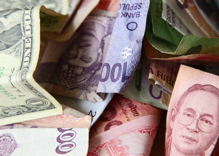 Rupiah Melemah ke Rp17.030 per Dolar AS, Tekanan Global Kembali Menguat