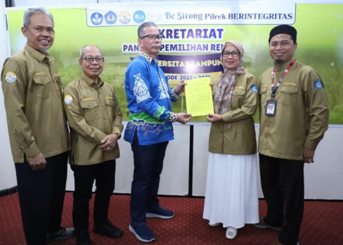 Resmi Serahkan Berkas Pendaftaran Pilrek Unila 2027–2031, Prof Hamzah Usung Tagline 'Unila Berani'