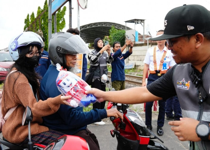 Sentuh Masyarakat Lewat Seni Mural, KAI Divre IV Tanjung Karang Kampanyekan Keselamatan Perlintasan