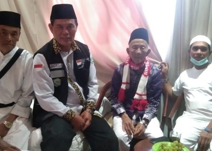 Jelang Armuzna, Petugas Haji Lampung Barat Terus Periksa Kesehatan Jemaah