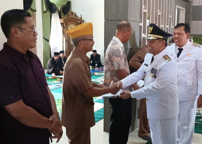 Peringati Hari Pahlawan, Bupati Lampung Timur Salurkan Tali Asih untuk Veteran dan Warakawuri