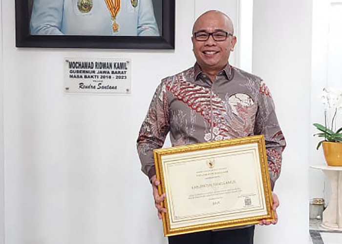 Selamat! Sekkab Tanggamus Lampung Terima Penghargaan Sistem Merit 2023
