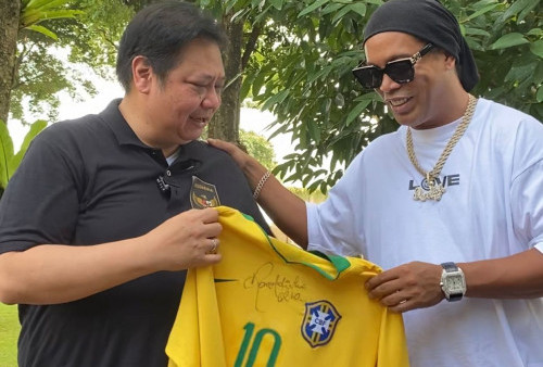 Airlangga Hartarto Bertemu Ronaldinho, Simak Obrolannya