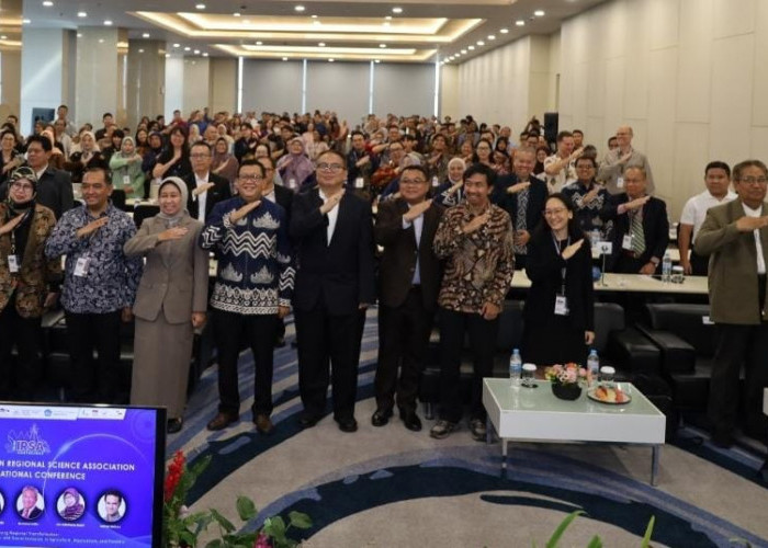 Tuan Rumah Konferensi Internasional, FEB Unila Jadi Pusat Perhatian Pakar Ekonomi Dunia