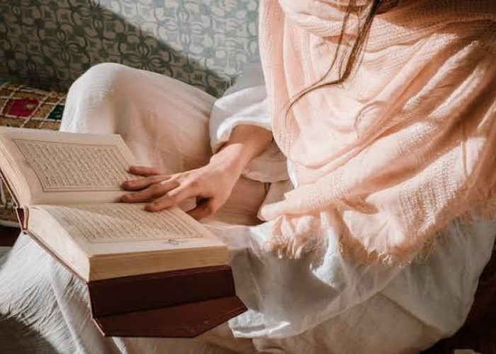 Malam Ramadhan Jangan Lewatkan Surah Al-Kahfi, Ini Keutamaan dan Waktu Terbaik Membacanya