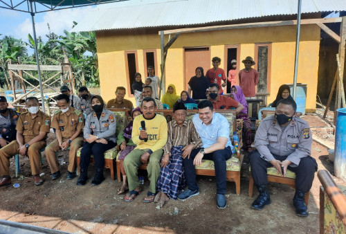 HUT Bhayangkara ke 76, Lima Warga Metro Kibang Mendapat Bedah Rumah Polda Lampung