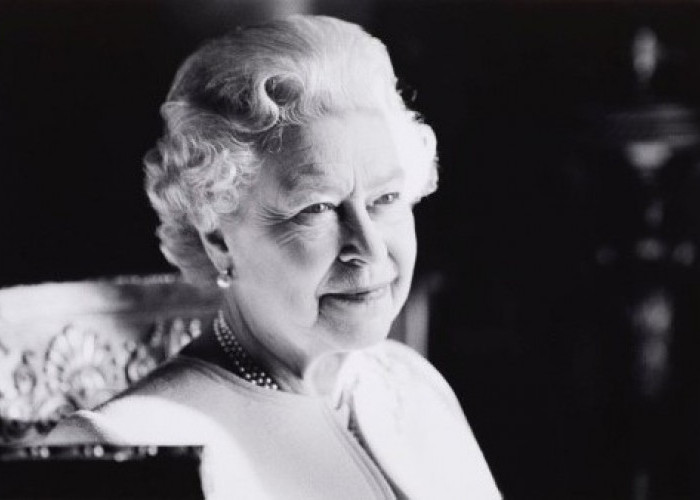 Menghormati Wafatnya Ratu Elizabeth II, Premier League Rubah Latar Belakang Logo Warna Hitam