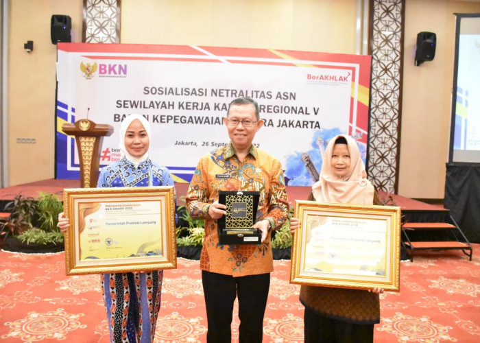 Pemprov Lampung Terima Penghargaan Kategori Penerapan Pemanfaatan Data Sistem Informasi dan CAT dari BKN Award