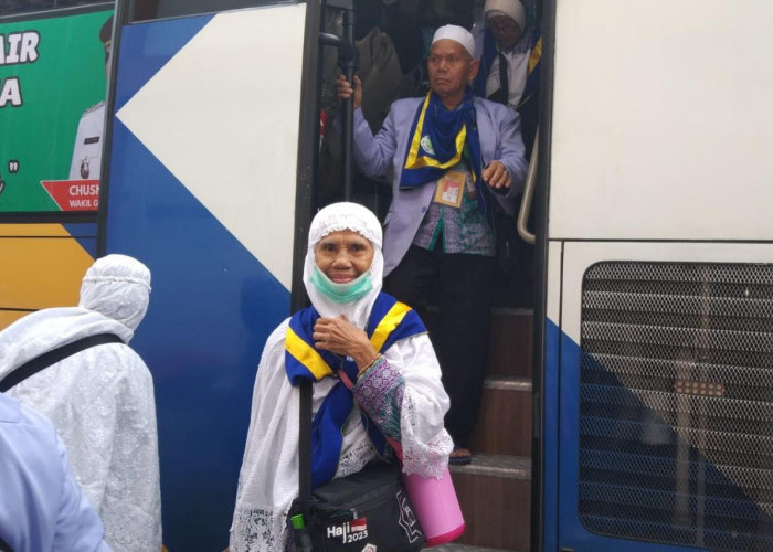 392 Jamaah Haji Tiba di Lampung, Satu Langsung Dilarikan Ke Rumah Sakit