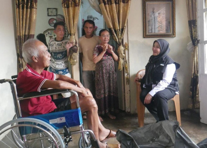 Pemkot Bandar Lampung Salurkan Ratusan Alat Bantu untuk Lansia, Bunda Eva: Setiap Warga Adalah Keluarga