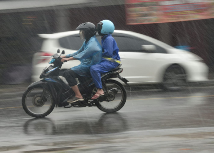 Hujan Deras Mengguyur Kota Bandar Lampung, Hati-hati Saat Hujan Sejumlah Ruas Jalan Protokol Potensi Macet 