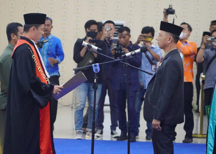 Ripzon Efendi Gantikan Piddinuri Sebagai Wakil Ketua DPRD Pesisir Barat 