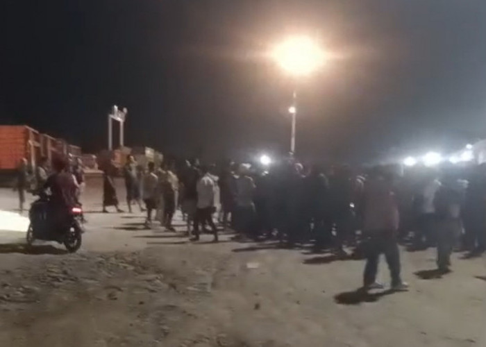 Antrian Tak Jelas dan Main Serobot, Supir Truk Ricuh di Pelabuhan PT SMA