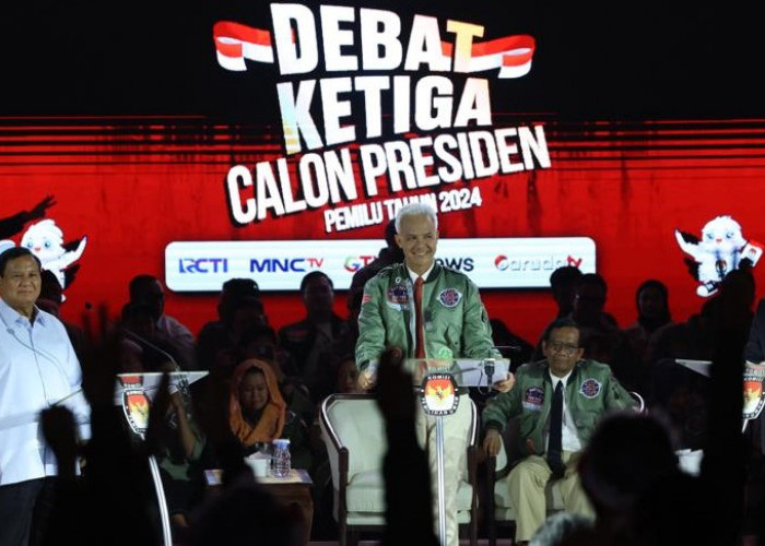 Momen Prabowo Subianto Apresiasi Ganjar Pranowo di Debat Capres