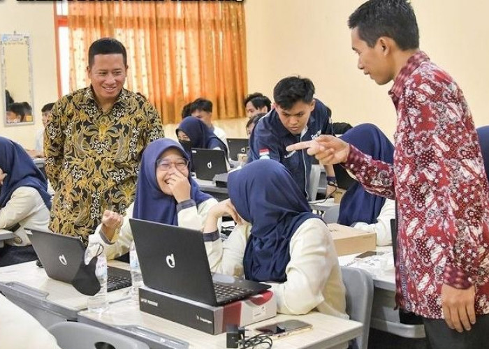 Tim PKM Universitas Teknokrat Indonesia Beri Pemahaman Game Metaverse di SMA YP Unila 
