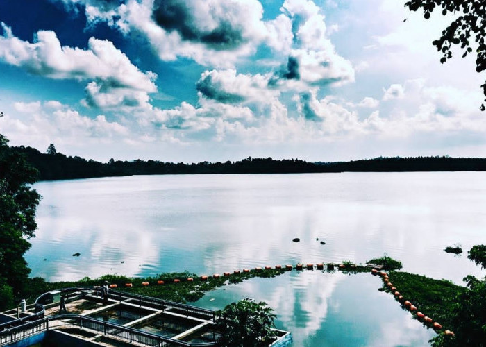 5 Wisata Danau Instagramable di Lampung, No.3 Larangan Mandi karena Air Danau Sangat Panas 