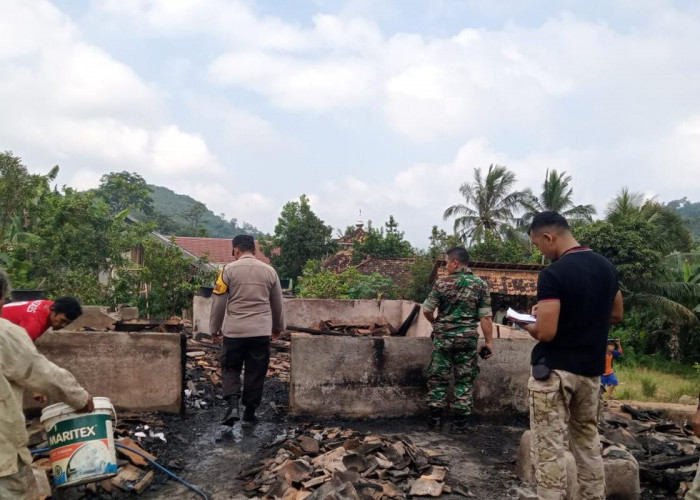 Nekat Masak Sembari Menakar BBM ke Botol, Satu Rumah di Tanggamus Ludes Terbakar 