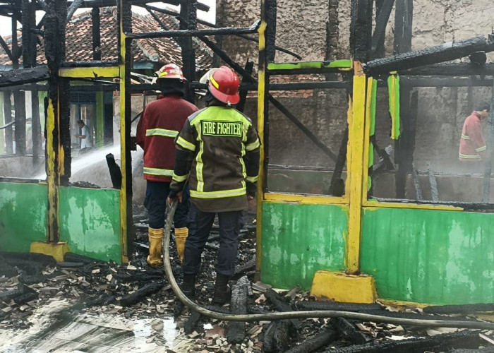 Akibat Bakar Sampah, Dua Bangunan Pondok Pesantren Ludes Terbakar
