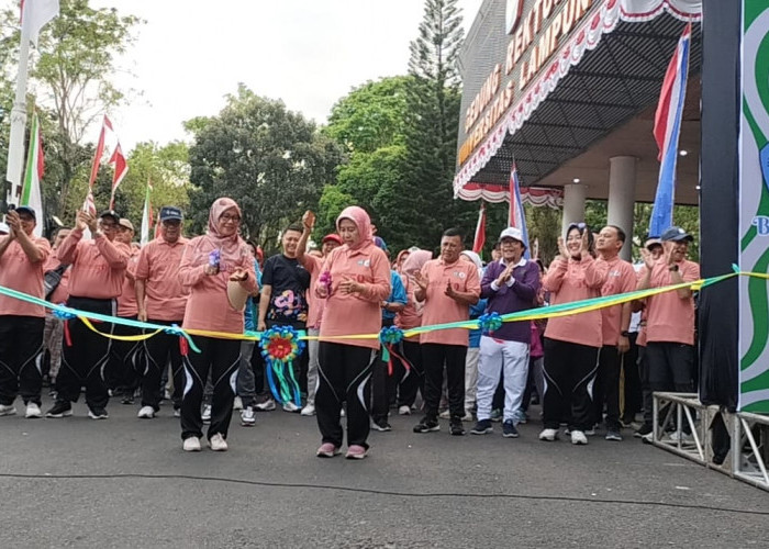 Wakil Rektor Unila Dr Habib Ajak Peserta Jalan Sehat Diesnatalis ke 59 Unila Untuk Bumikan Unila Be Strong 