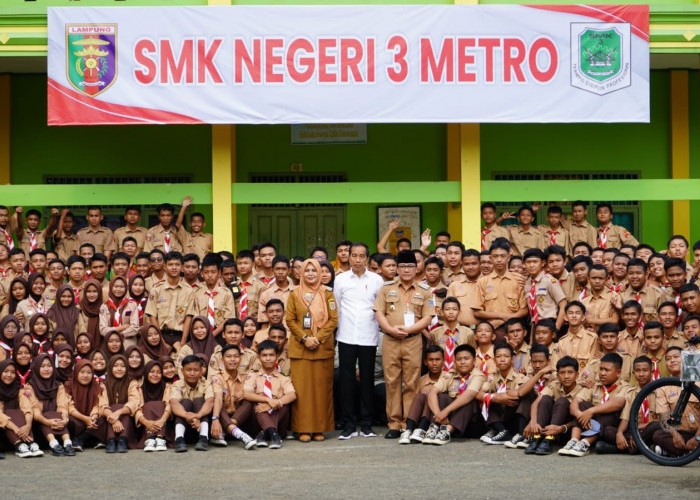 Bangga, Dua Pelajar SMK Negeri 3 Kota Metro, Lampung, Dapat Hadiah Sepeda dari Presiden Jokowi