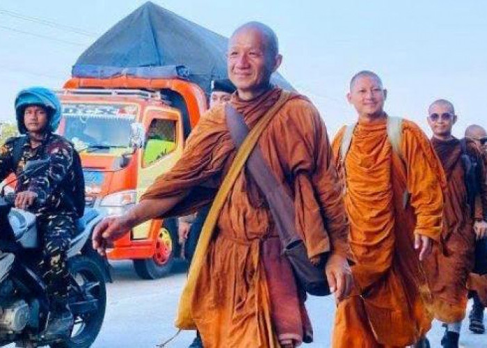 Rombongan Biksu Thailand Tiba-tiba Menangis Ketika Berkunjung Ke Tegal, Apa Sebabnya?