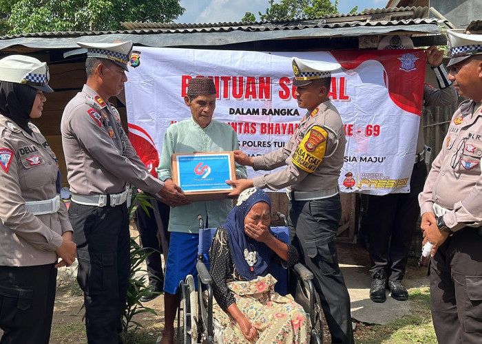 Door to Door Datangi Rumah Warga, Polisi Tulang Bawang Berikan Uang Tunai, Ternyata Dalam Rangka Ini.. 