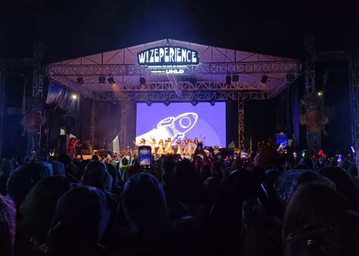 Festival Musik Wizeperience Sukses Hibur Penonton di Tengah Guyuran Hujan